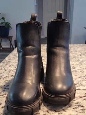 Steve Madden Hola Chelsea Boots